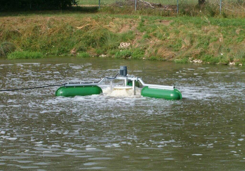 Centrox Belüfter in einem kleinen Abwasserteich