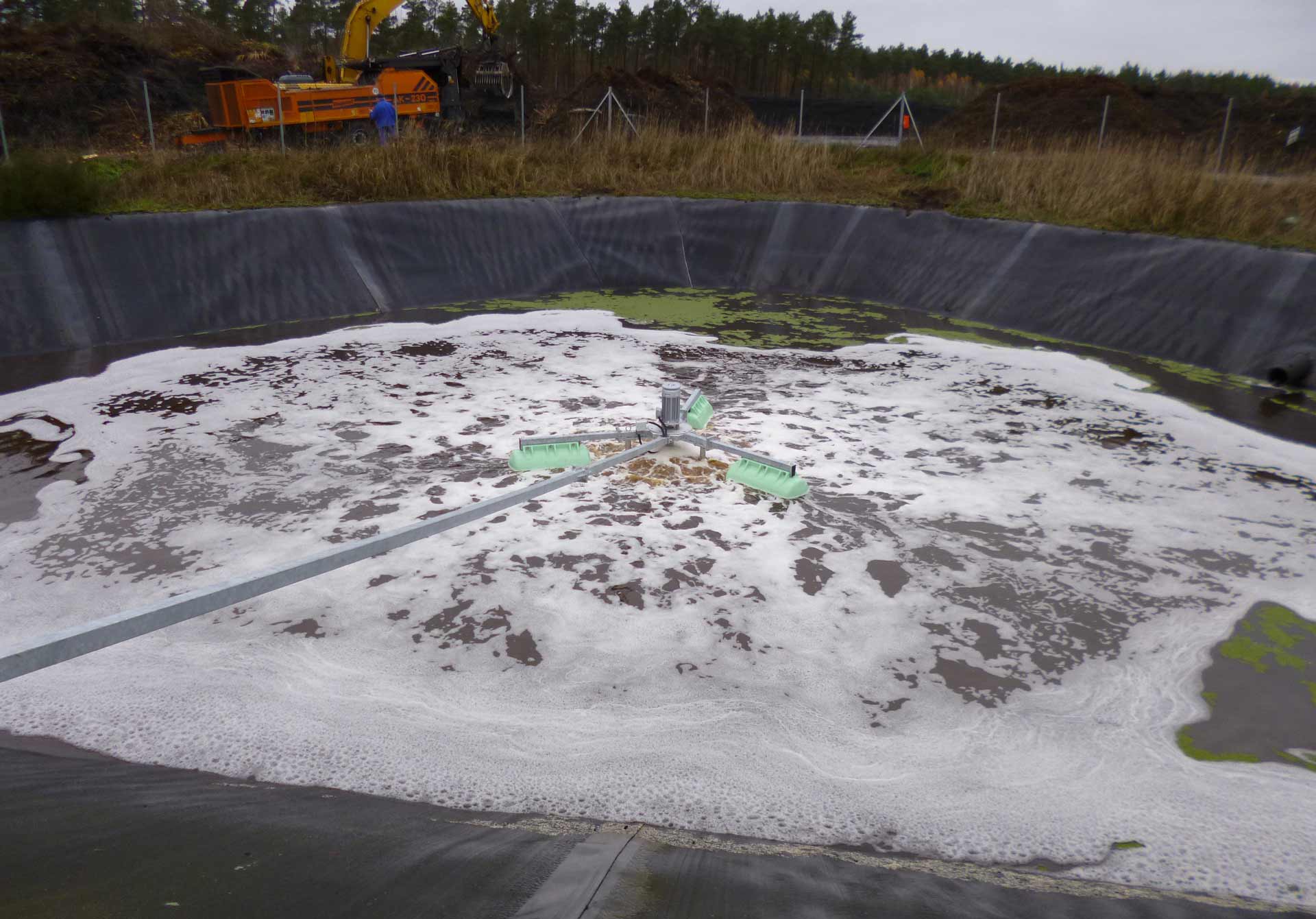 Utilização de arejadores Centrox na lagoa de armazenamento de uma central de compostagem